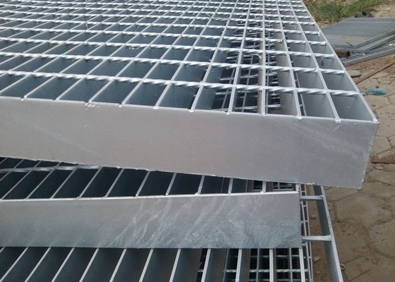 Cina Industri Galvanized Metal Grating, Durable Plain Bar Steel Mesh Flooring pemasok