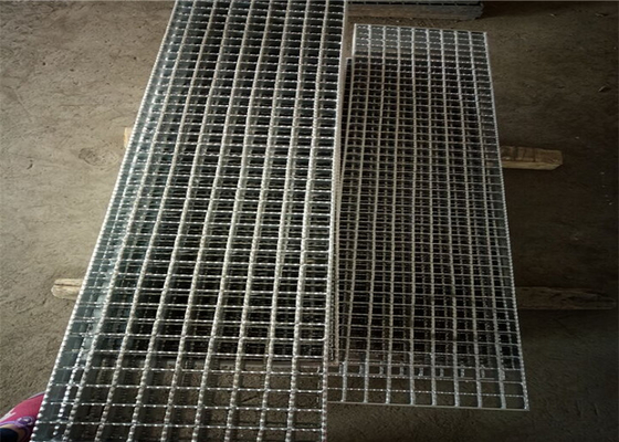 Cina Heavy Load Metal Grate Flooring Anti tergelincir Permukaan Galvanis Listrik pemasok